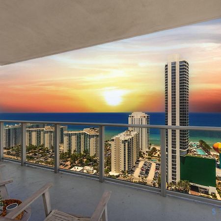 Wrap Around Balcony - Insane Views - Amazing Pools Lägenhet Hollywood Exteriör bild