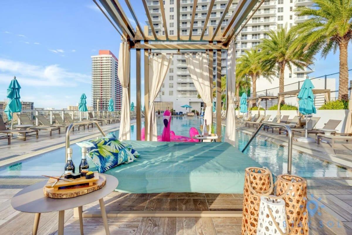 Wrap Around Balcony - Insane Views - Amazing Pools Lägenhet Hollywood Exteriör bild