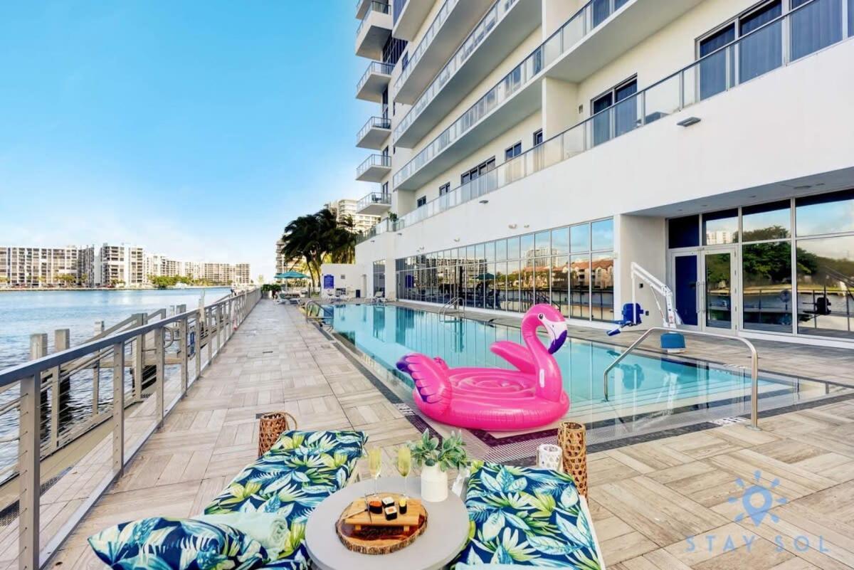 Wrap Around Balcony - Insane Views - Amazing Pools Lägenhet Hollywood Exteriör bild