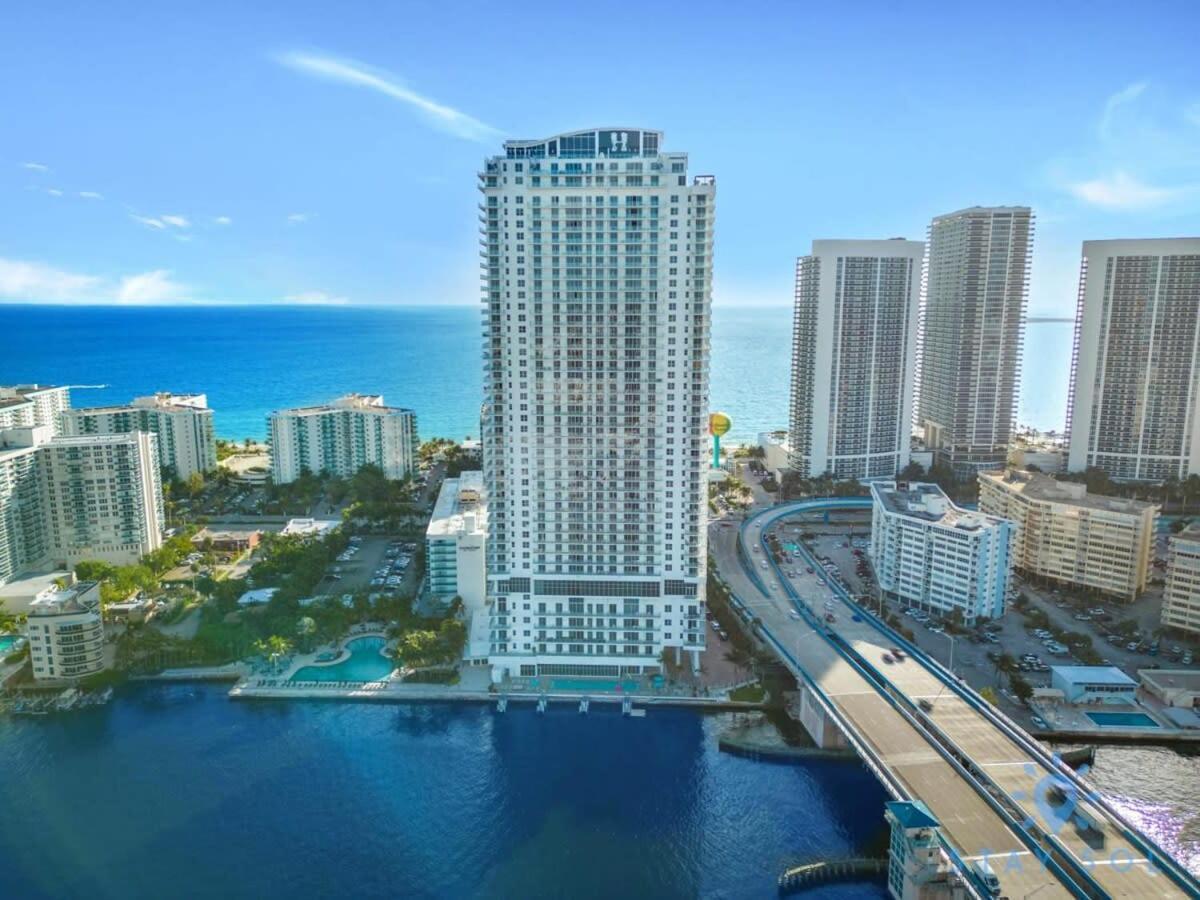 Wrap Around Balcony - Insane Views - Amazing Pools Lägenhet Hollywood Exteriör bild