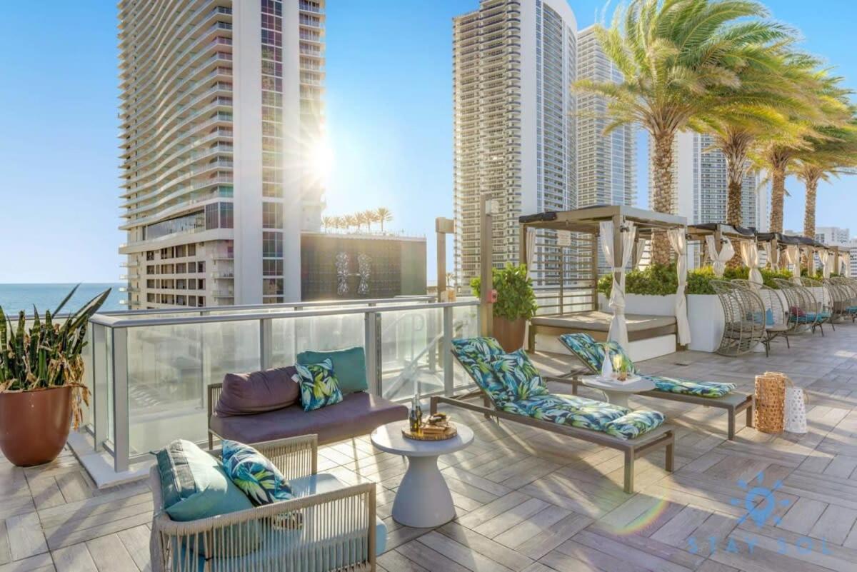 Wrap Around Balcony - Insane Views - Amazing Pools Lägenhet Hollywood Exteriör bild